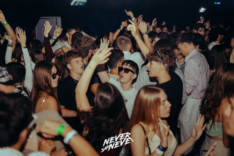 ÖSSZBULI SÁRA AFTER | 2025.09.20. SZEGED, JATE - 36. fotó