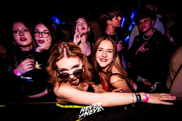 ÖSSZBULI KR*DY & V*SVÁRI | 2026.05.22. NYÍREGYHÁZA, CLUB HOLLYWOOD - 2. fotó