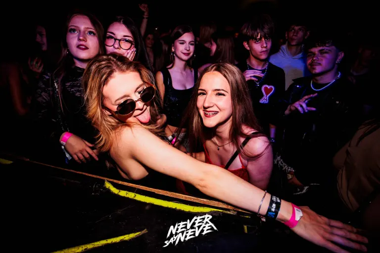 ÖSSZBULI KR*DY & V*SVÁRI | 2026.05.22. NYÍREGYHÁZA, CLUB HOLLYWOOD - 3. fotó