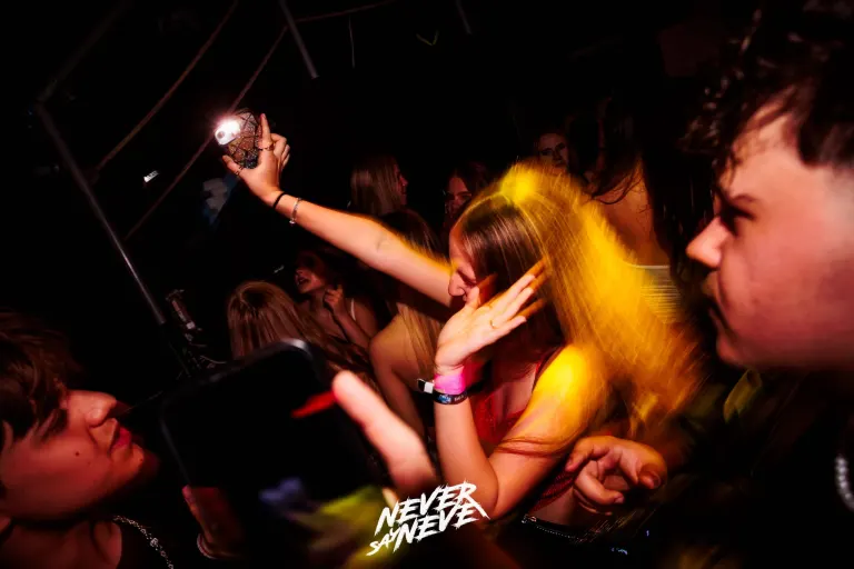 ÖSSZBULI KR*DY & V*SVÁRI | 2026.05.22. NYÍREGYHÁZA, CLUB HOLLYWOOD - 10. fotó