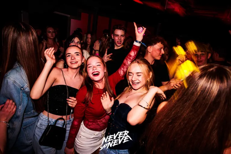 ÖSSZBULI KR*DY & V*SVÁRI | 2026.05.22. NYÍREGYHÁZA, CLUB HOLLYWOOD - 19. fotó