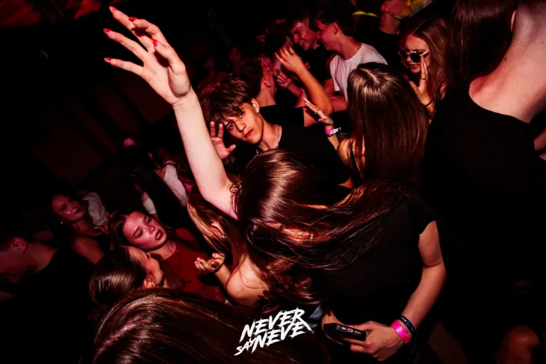 ÖSSZBULI KR*DY & V*SVÁRI | 2026.05.22. NYÍREGYHÁZA, CLUB HOLLYWOOD - 30. fotó