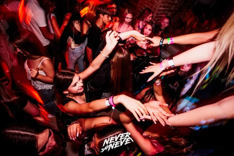 ÖSSZBULI KR*DY & V*SVÁRI | 2026.05.22. NYÍREGYHÁZA, CLUB HOLLYWOOD - 37. fotó