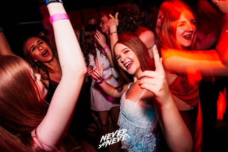 ÖSSZBULI KR*DY & V*SVÁRI | 2026.05.22. NYÍREGYHÁZA, CLUB HOLLYWOOD - 40. fotó