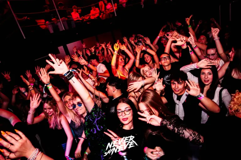 ÖSSZBULI KR*DY & V*SVÁRI | 2026.05.22. NYÍREGYHÁZA, CLUB HOLLYWOOD - 44. fotó