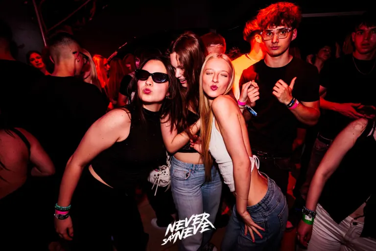 ÖSSZBULI KR*DY & V*SVÁRI | 2026.05.22. NYÍREGYHÁZA, CLUB HOLLYWOOD - 62. fotó