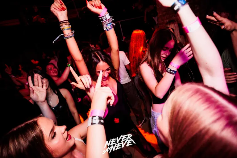 ÖSSZBULI KR*DY & V*SVÁRI | 2026.05.22. NYÍREGYHÁZA, CLUB HOLLYWOOD - 84. fotó