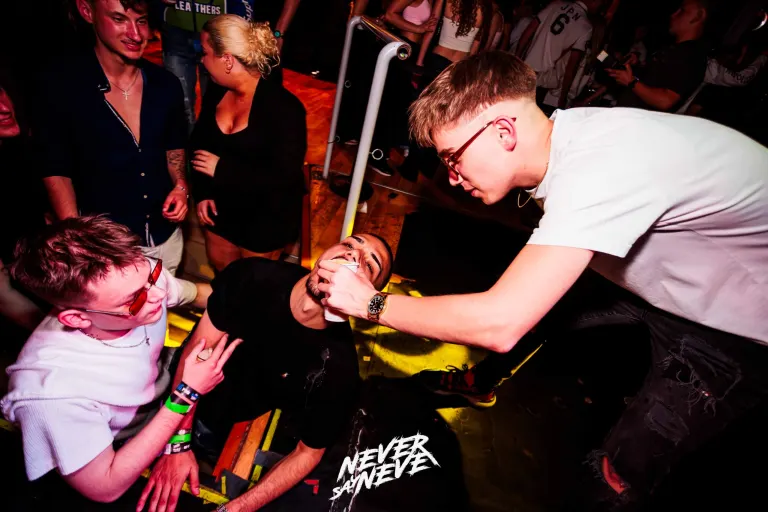 ÖSSZBULI KR*DY & V*SVÁRI | 2026.05.22. NYÍREGYHÁZA, CLUB HOLLYWOOD - 85. fotó