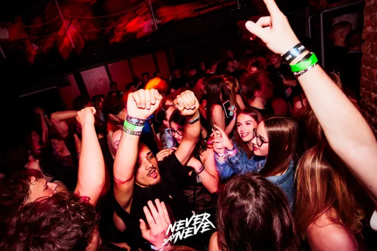 ÖSSZBULI KR*DY & V*SVÁRI | 2026.05.22. NYÍREGYHÁZA, CLUB HOLLYWOOD - 87. fotó