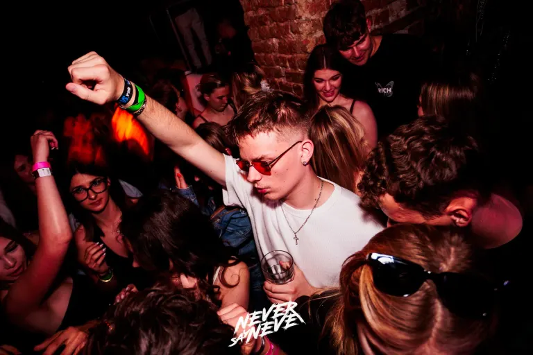 ÖSSZBULI KR*DY & V*SVÁRI | 2026.05.22. NYÍREGYHÁZA, CLUB HOLLYWOOD - 88. fotó