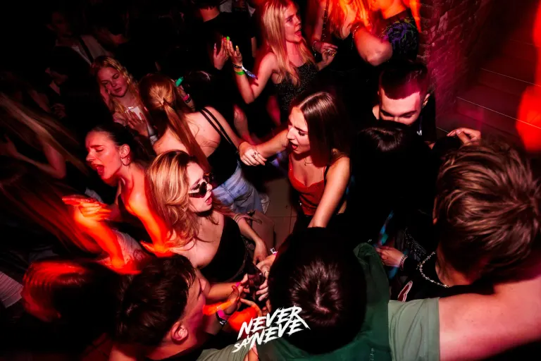 ÖSSZBULI KR*DY & V*SVÁRI | 2026.05.22. NYÍREGYHÁZA, CLUB HOLLYWOOD - 97. fotó