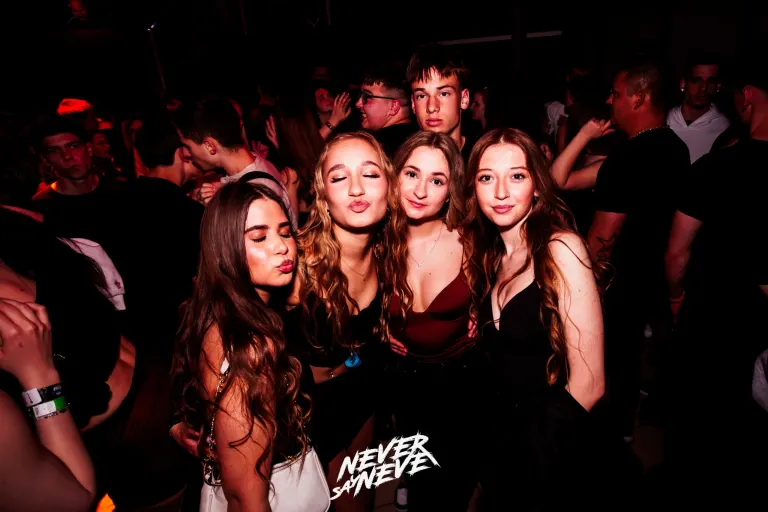 ÖSSZBULI KR*DY & V*SVÁRI | 2026.05.22. NYÍREGYHÁZA, CLUB HOLLYWOOD - 99. fotó