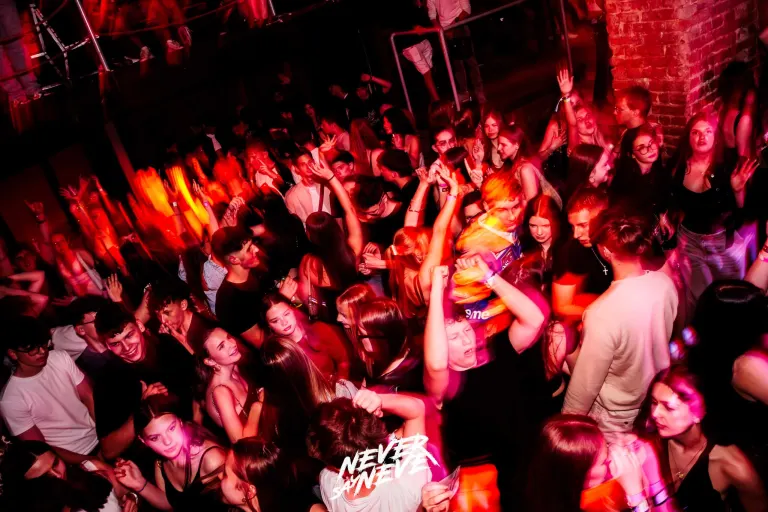 ÖSSZBULI KR*DY & V*SVÁRI | 2026.05.22. NYÍREGYHÁZA, CLUB HOLLYWOOD - 104. fotó